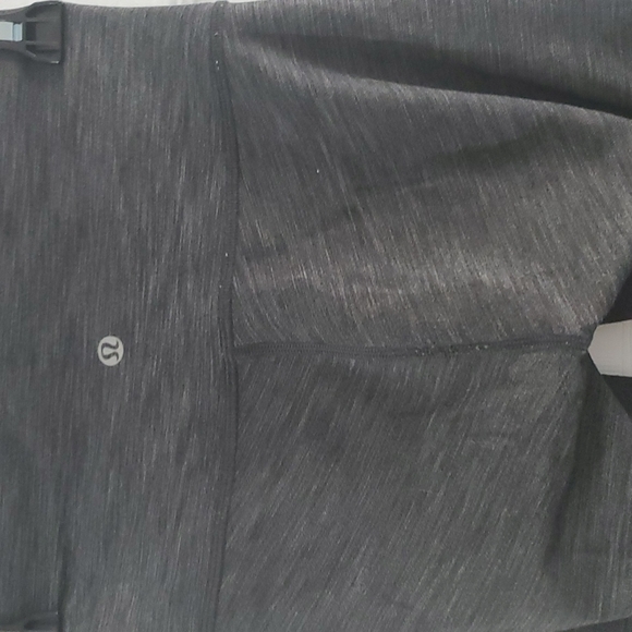 Lululemon leggings size 2 - Picture 2 of 4
